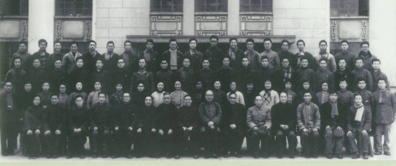 图片说明:1965年1月25日,二无2191、2192班毕业生合影(前排右4李道纯,右3蒋凌棫)